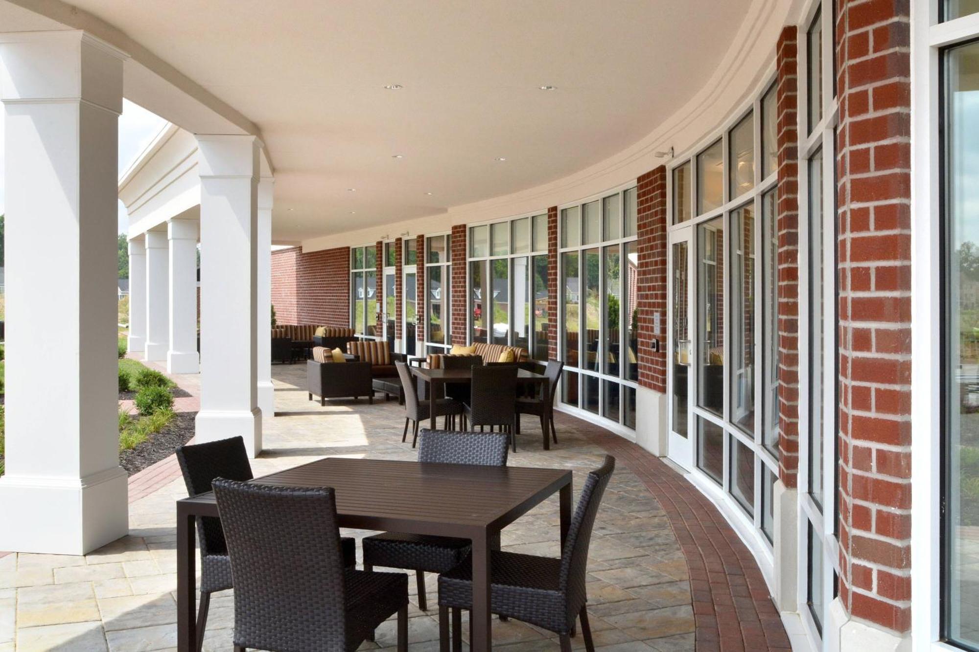 Courtyard By Marriott Youngstown Canfield Exteriör bild