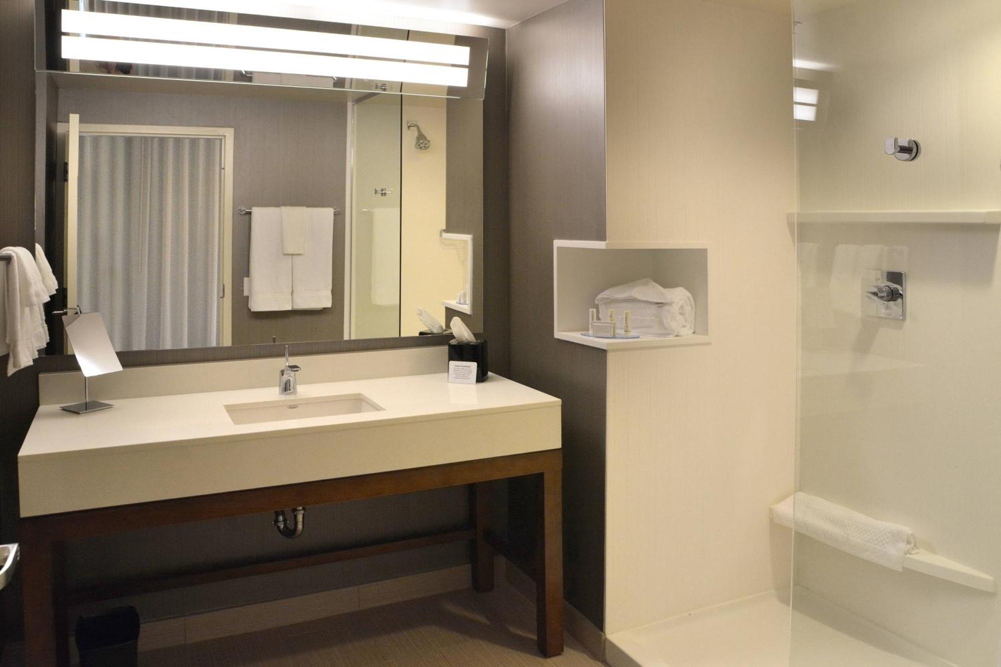 Courtyard By Marriott Youngstown Canfield Exteriör bild