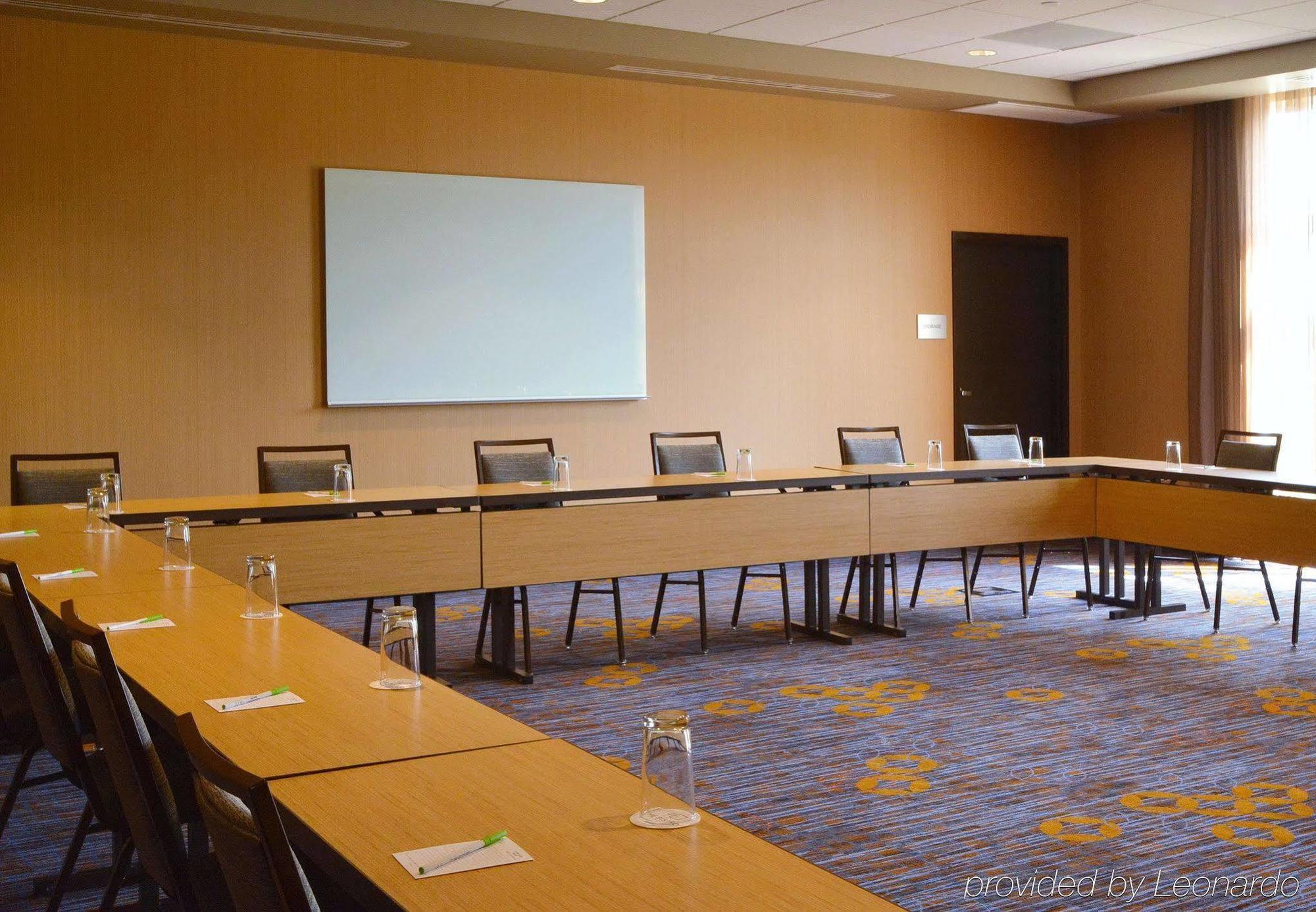 Courtyard By Marriott Youngstown Canfield Exteriör bild