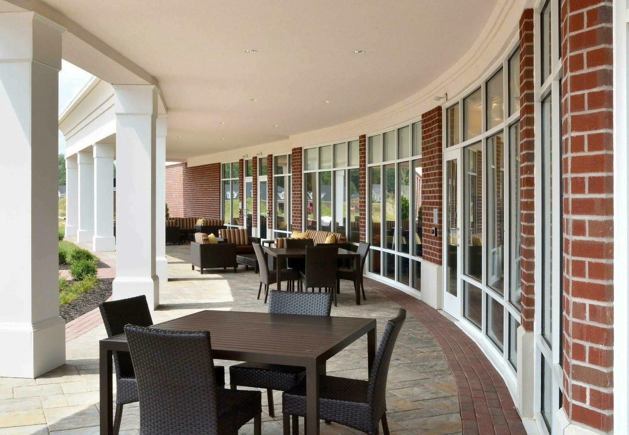 Courtyard By Marriott Youngstown Canfield Exteriör bild